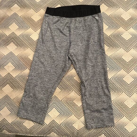 ✨Forever 21 Capri Legging - Picture 1 of 4